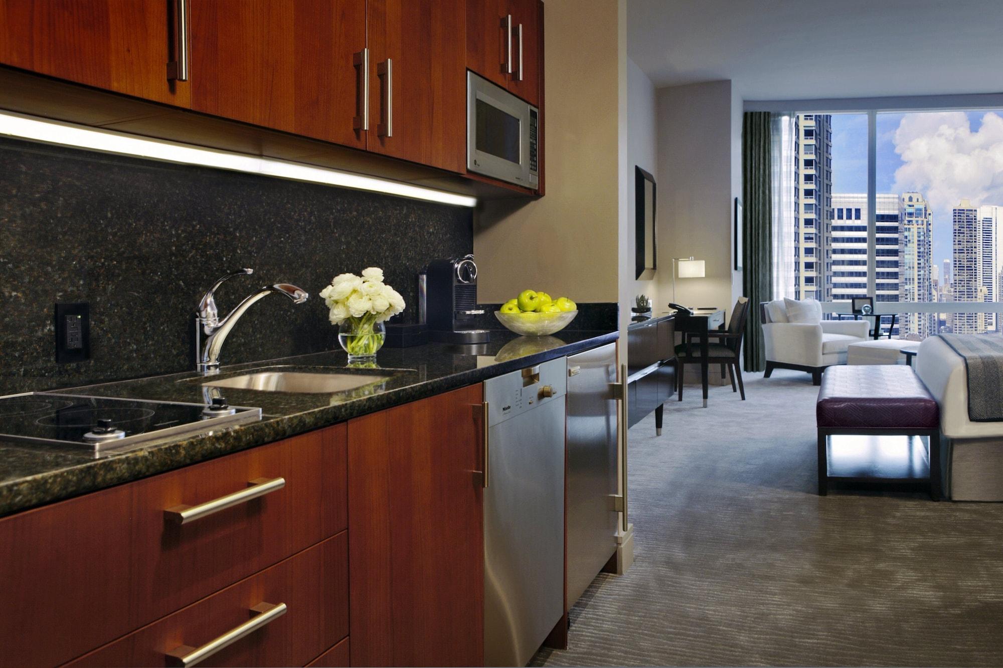 Trump International Hotel & Tower Chicago Exterior photo A typical apartment