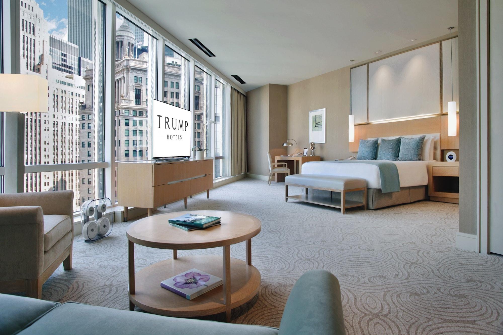 Trump International Hotel & Tower Chicago Exterior photo A bedroom at Trump International Hotel and Tower, Manila
