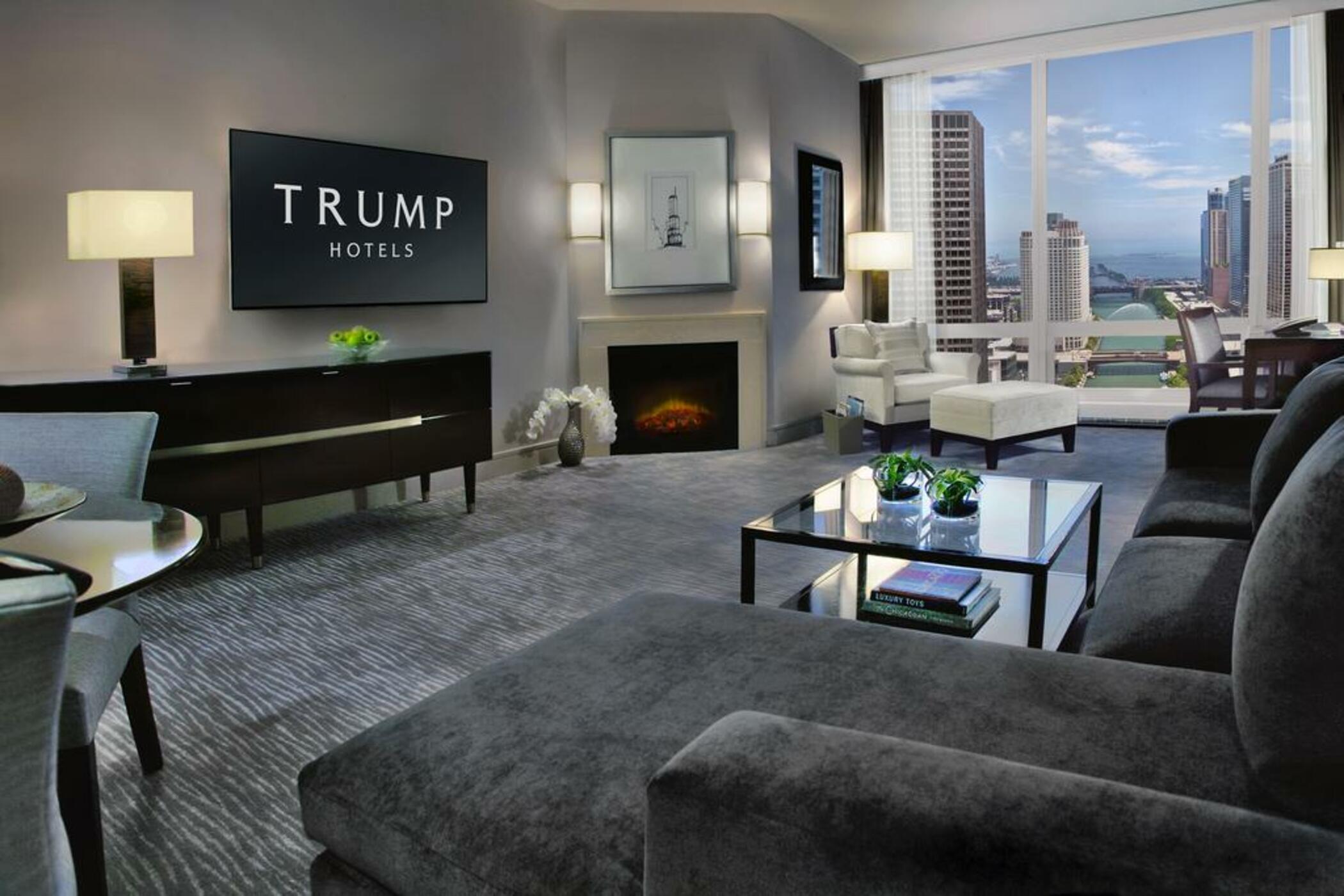 Trump International Hotel & Tower Chicago Exterior photo