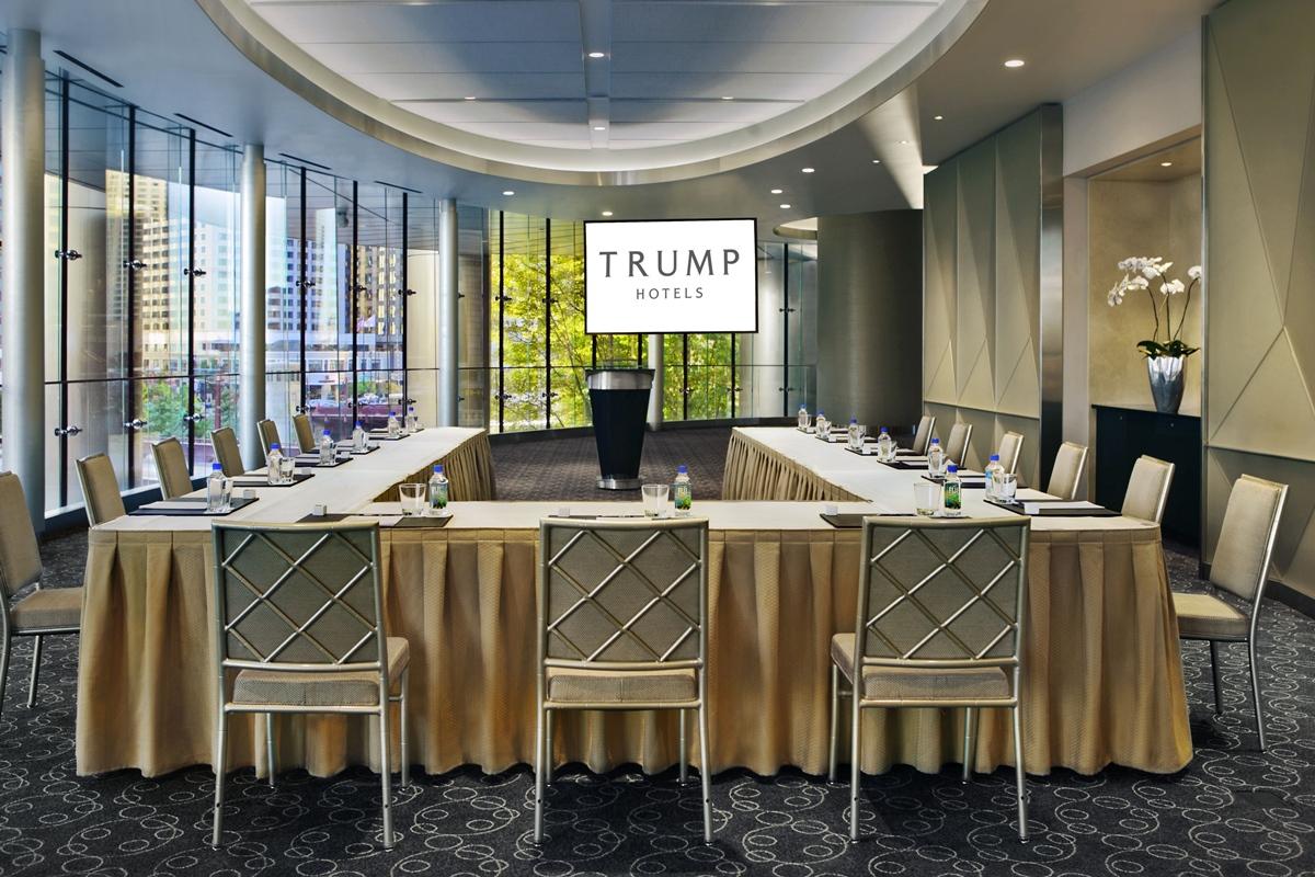 Trump International Hotel & Tower Chicago Exterior photo Meeting room