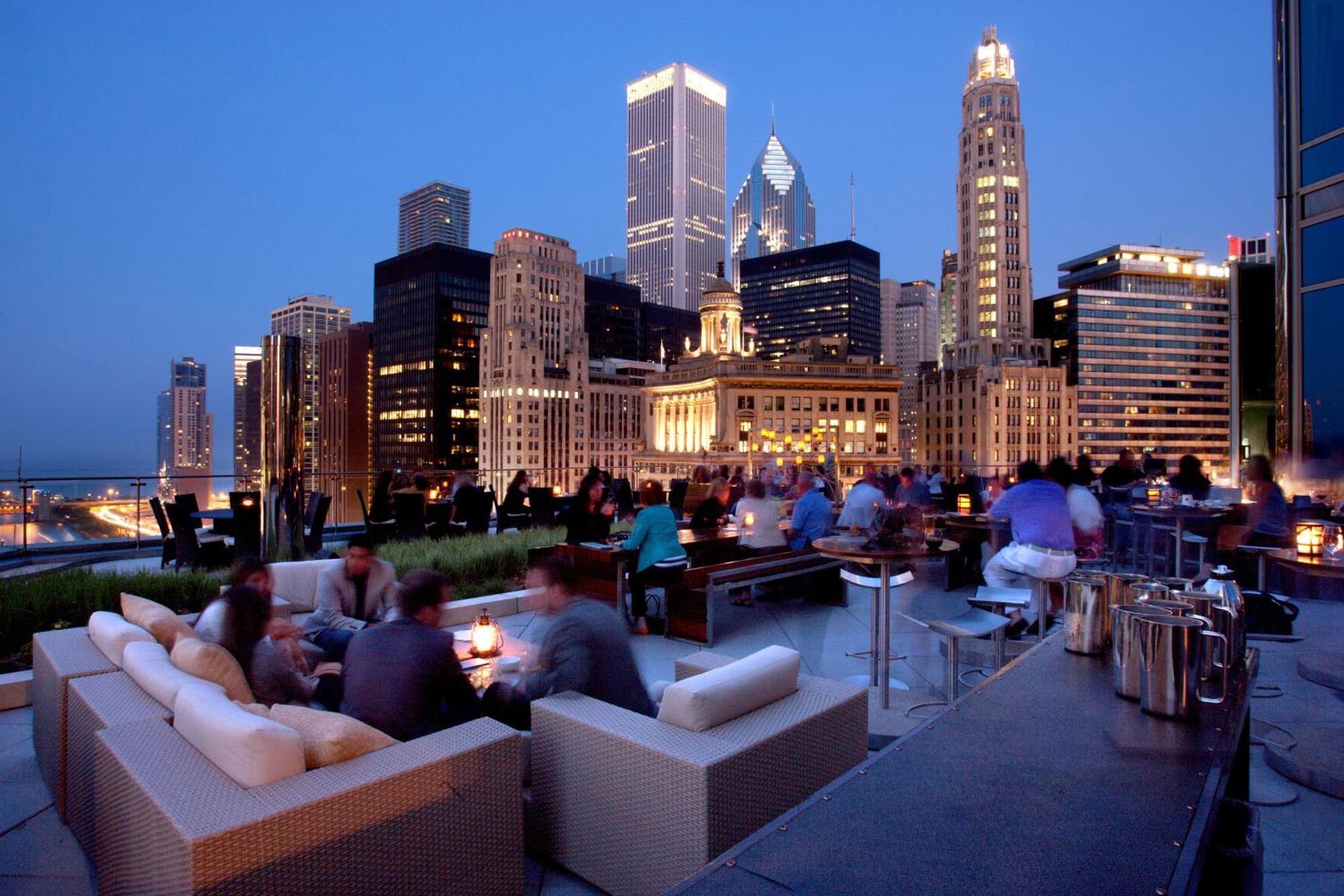 Trump International Hotel & Tower Chicago Exterior photo The Standard East Village