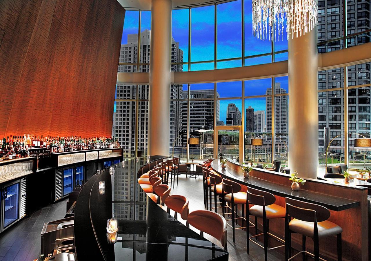 Trump International Hotel & Tower Chicago Exterior photo The bar at the 19th floor