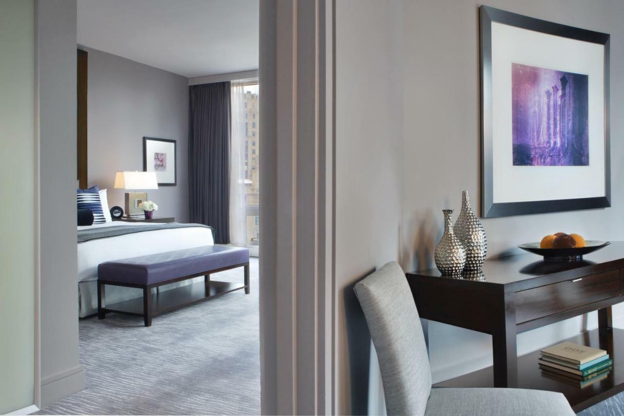 Trump International Hotel & Tower Chicago Exterior photo A suite at the Four Seasons Hotel